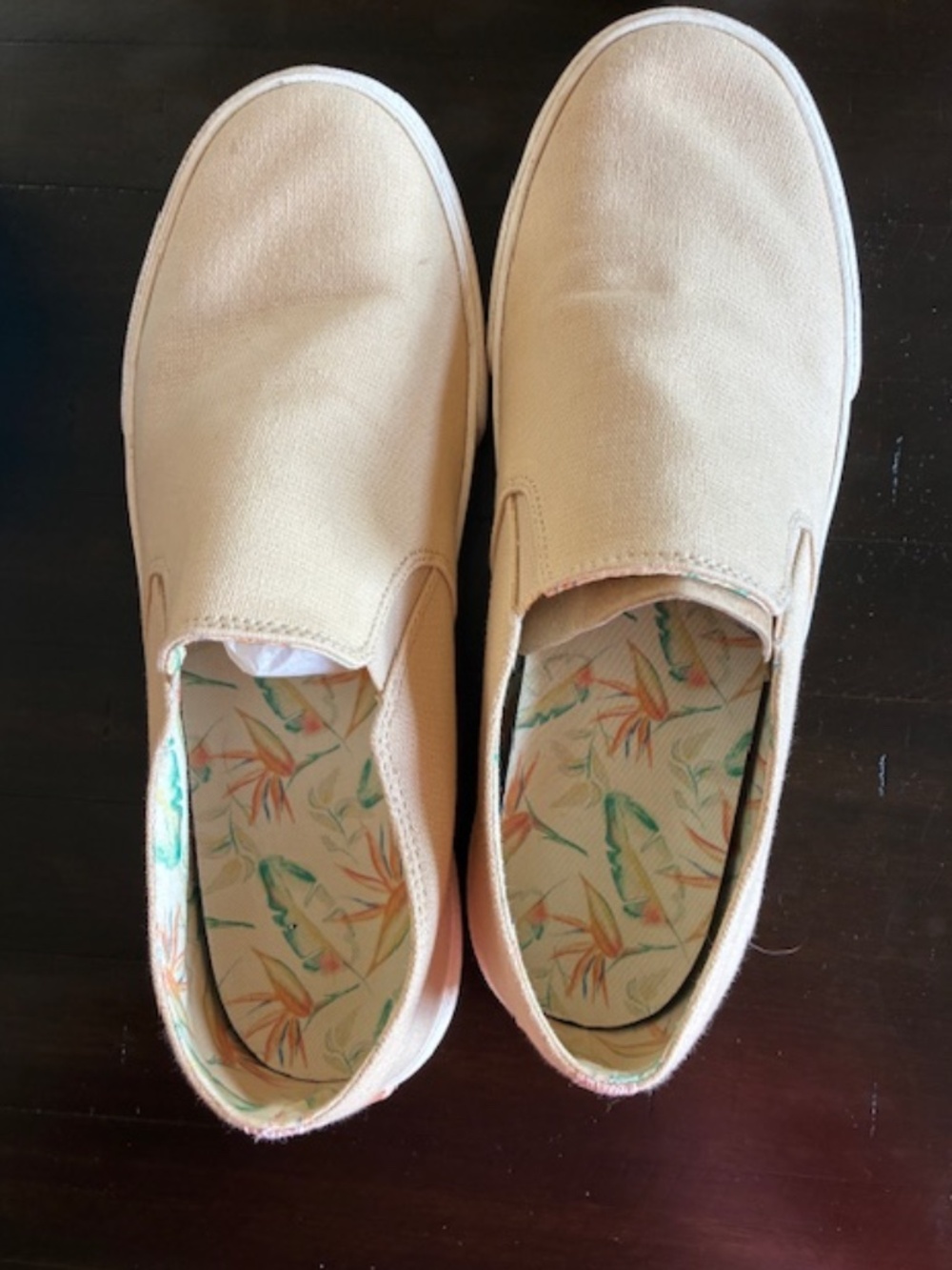 Women's Vionic Beach slip-ons size 9.5